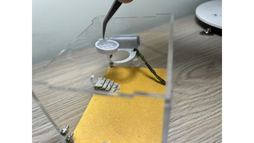 food plate on air (Preventing Ants from Drowning)